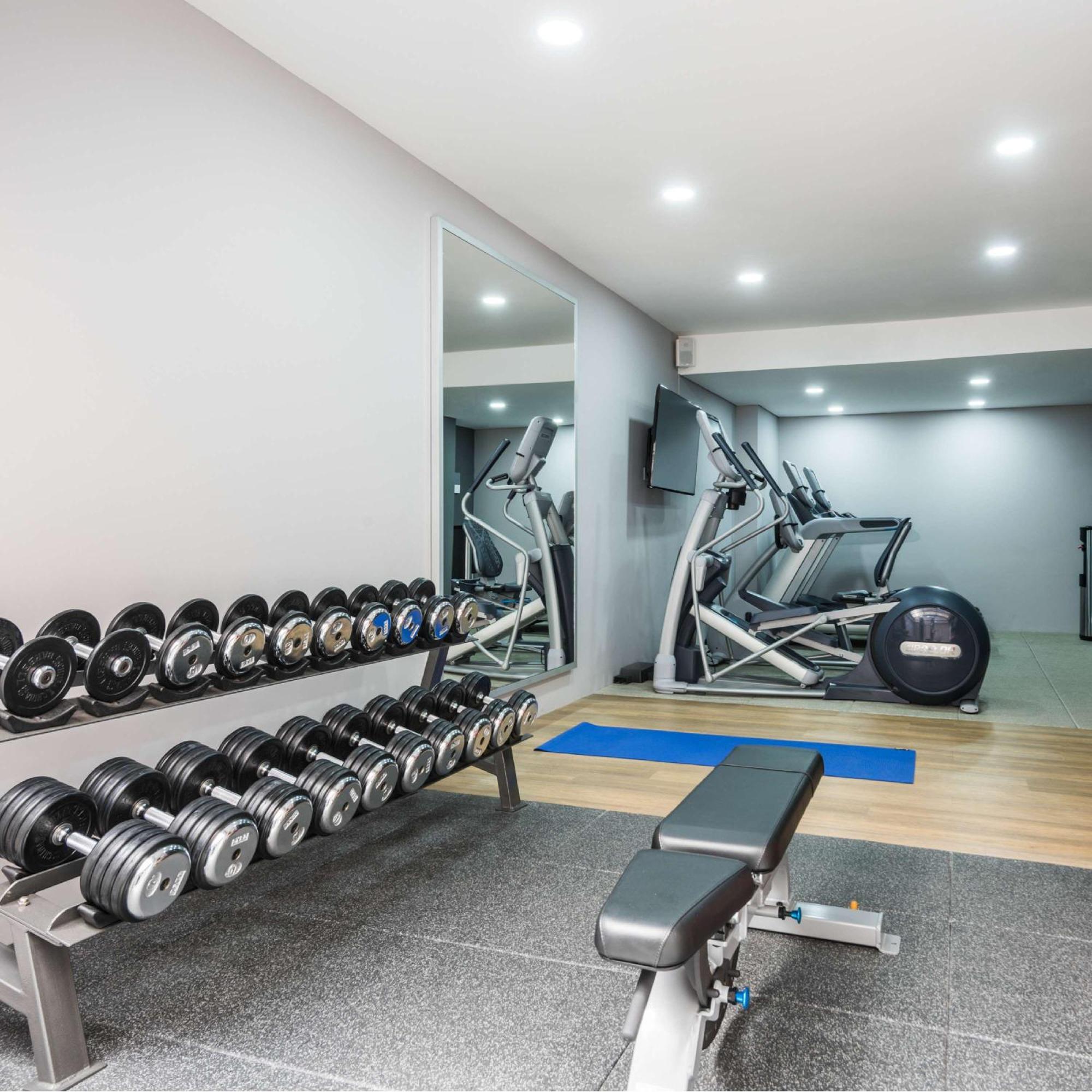 Cosmos 100 Hotel & Centro De Convenciones - Hoteles Cosmos Bogota Exterior photo A typical gym