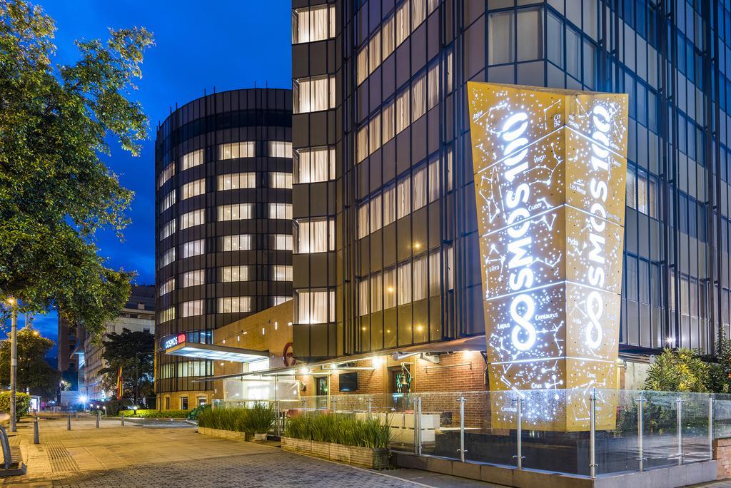 Cosmos 100 Hotel & Centro De Convenciones - Hoteles Cosmos Bogota Exterior photo The hotel at night
