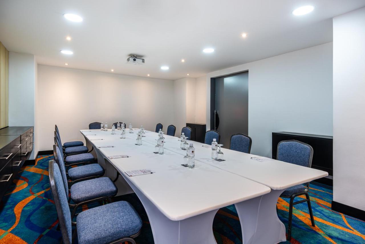 Cosmos 100 Hotel & Centro De Convenciones - Hoteles Cosmos Bogota Exterior photo Meeting room