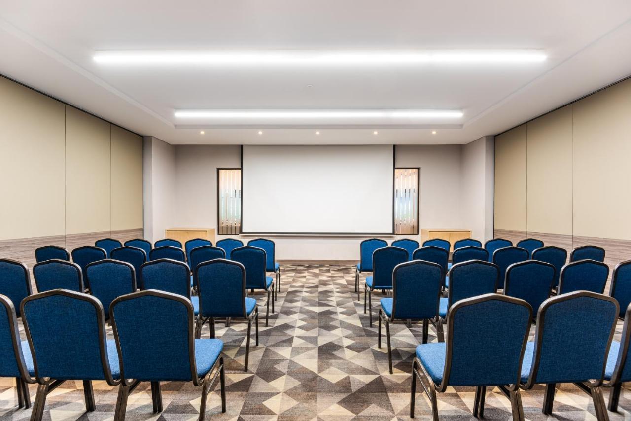 Cosmos 100 Hotel & Centro De Convenciones - Hoteles Cosmos Bogota Exterior photo Meeting room